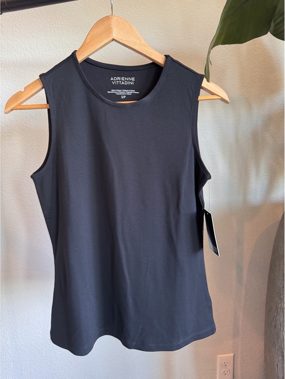 Adrienne Vittadini Black Stretch Sleeveless Shell Tank Top Size S NWT